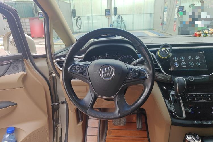 Used Buick GL8 2017 ES 28T Luxury Model China V Standard Steering Wheel