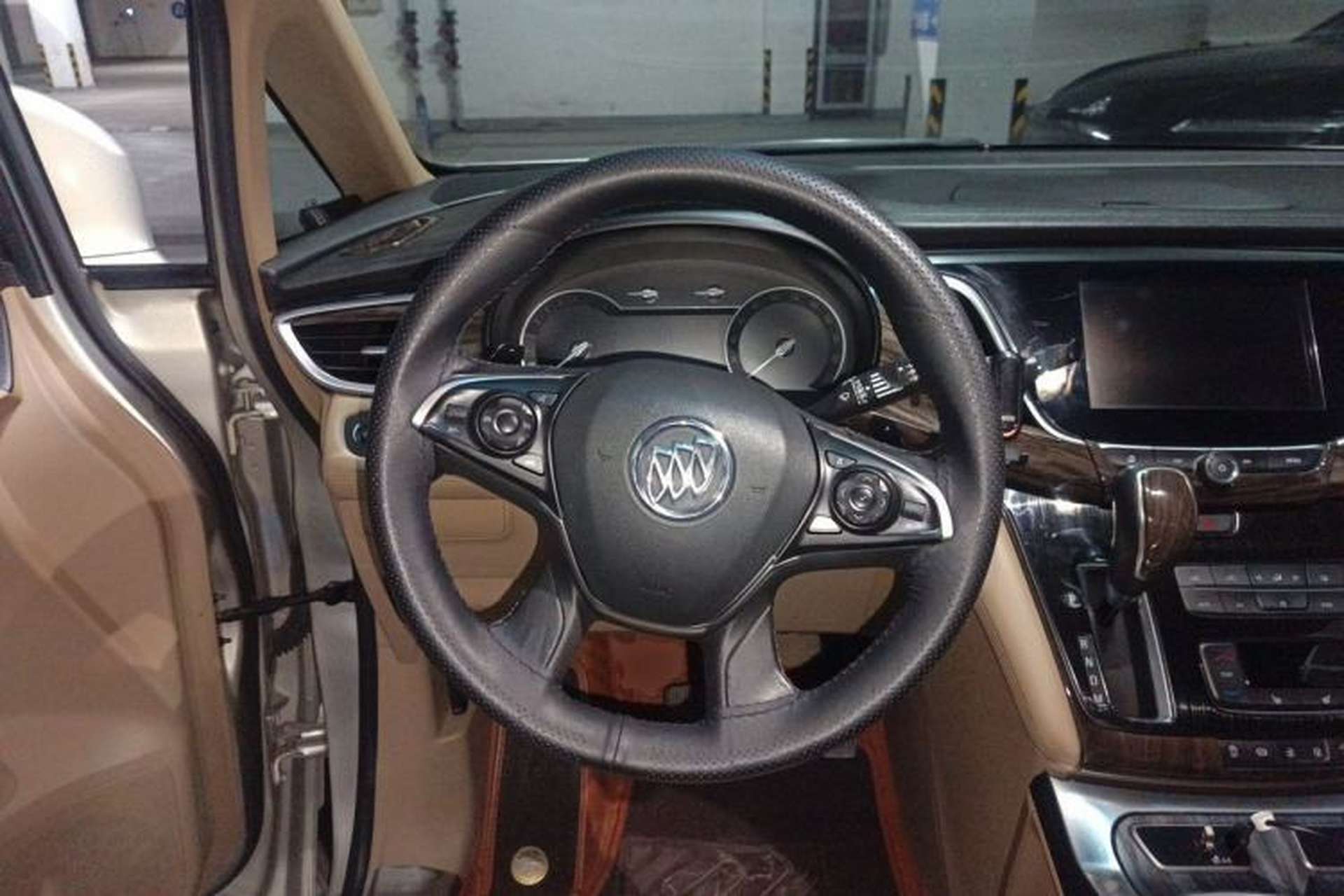 Used Buick GL8 2017 ES 28T Premium Version China V Standard Steering Wheel