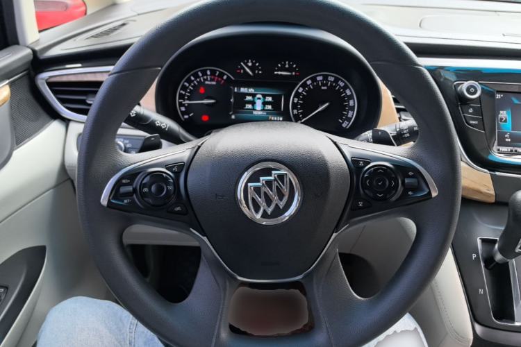 Used Buick GL8 2017 ES 28T Comfort Model China V Standard Steering Wheel