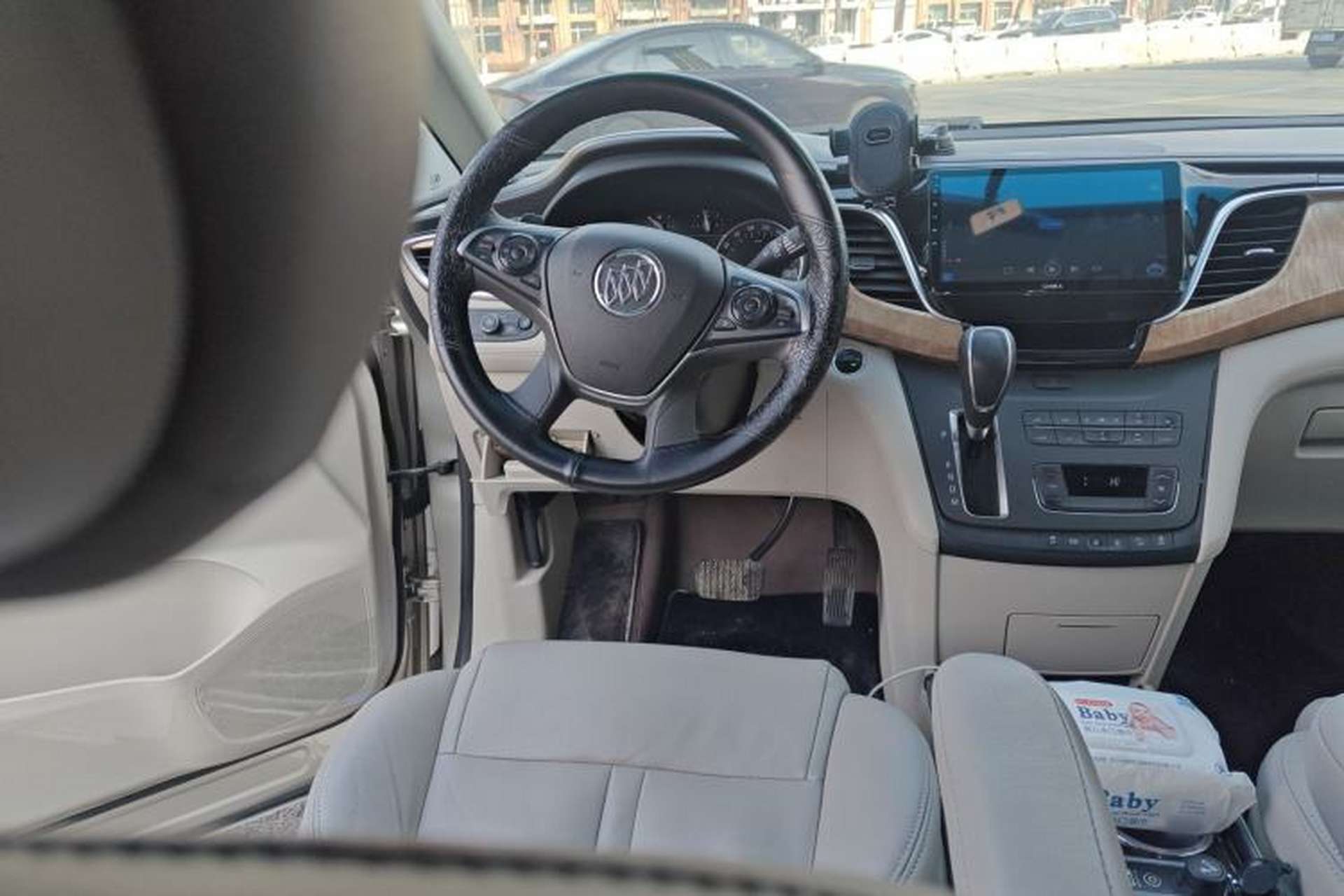 Used Buick GL8 2017 ES 28T Comfort Model China V Standard Steering Wheel