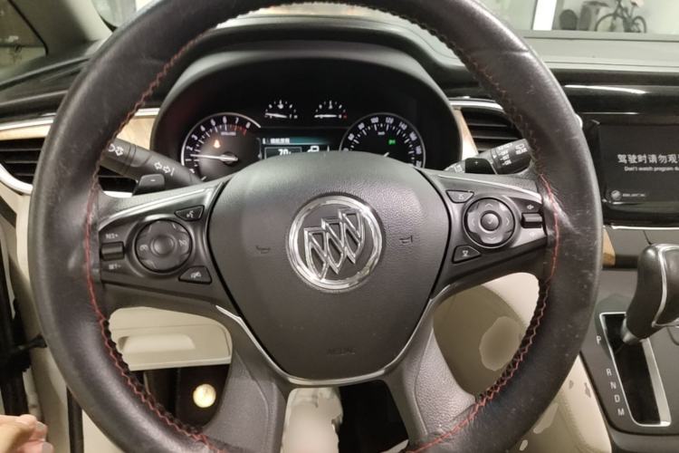 Used Buick GL8 2017 ES 28T Comfort Model China V Standard Steering Wheel