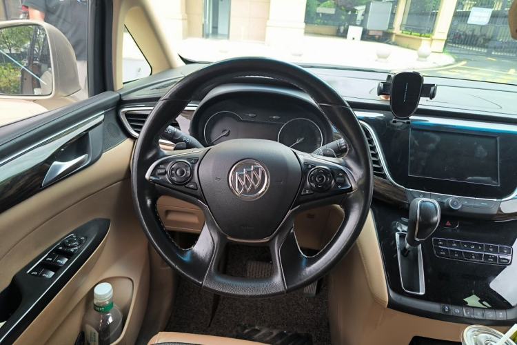 Used Buick GL8 2017 ES 28T Luxury Model China V Standard Steering Wheel