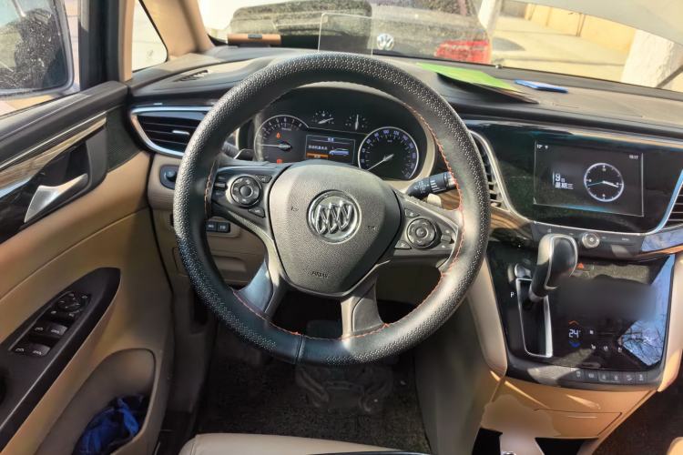 Used Buick GL8 2017 ES 28T Flagship Model China V Standard Steering Wheel