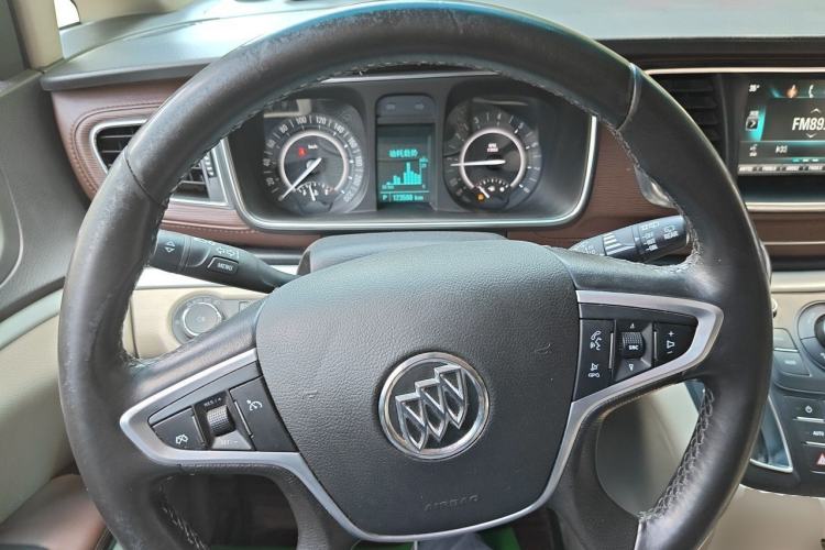 Used Buick GL8 2017 25S Luxury Version China V Standard Steering Wheel