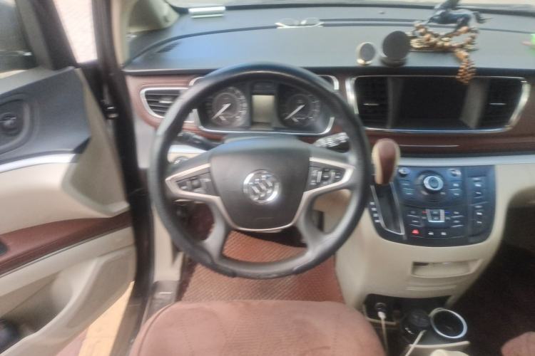 Used Buick GL8 2017 25S Comfort Version China V Standard Steering Wheel
