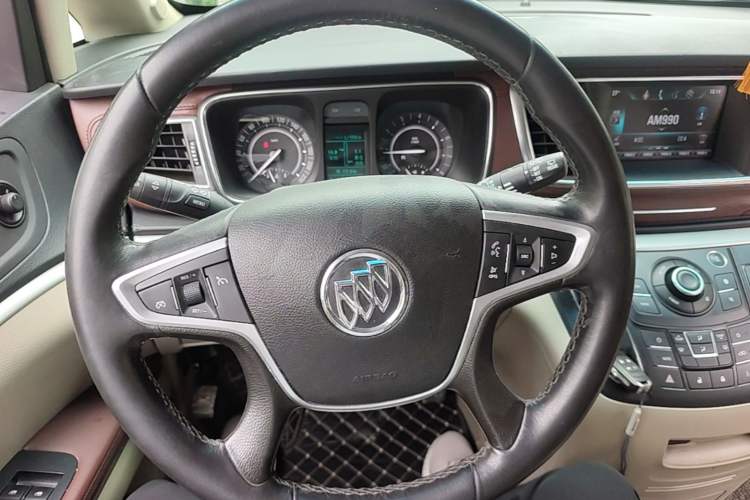 Used Buick GL8 2017 25S Luxury Version China V Standard Steering Wheel