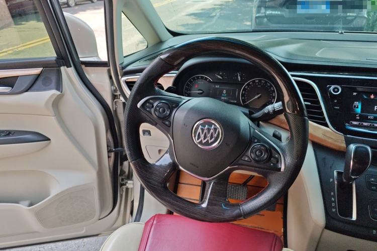 Used Buick GL8 2017 ES 28T Comfort Model China V Standard Steering Wheel