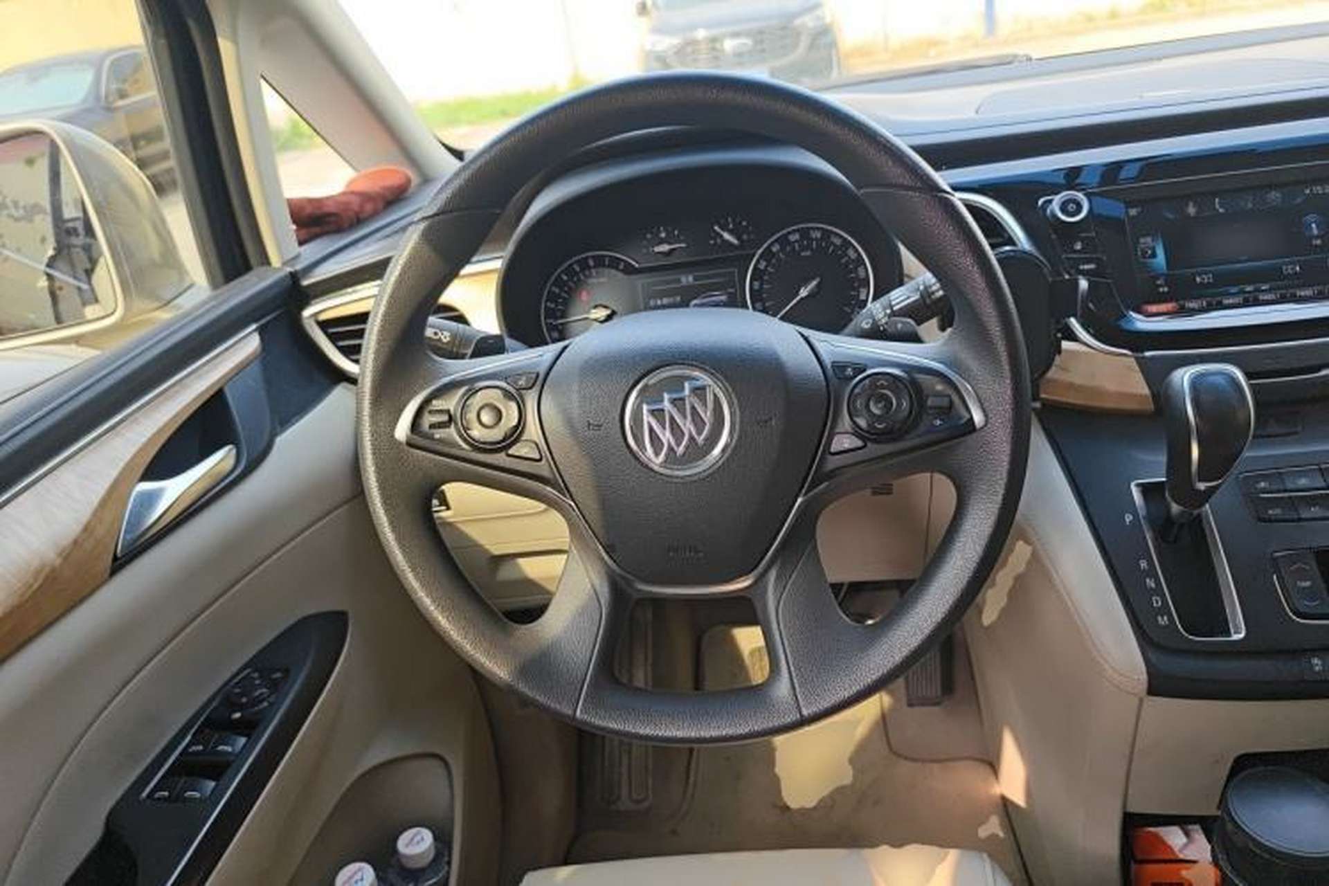 Used Buick GL8 2017 ES 28T Comfort Model China V Standard Steering Wheel