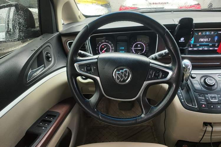 Used Buick GL8 2017 25S Comfort Version China V Standard Steering Wheel