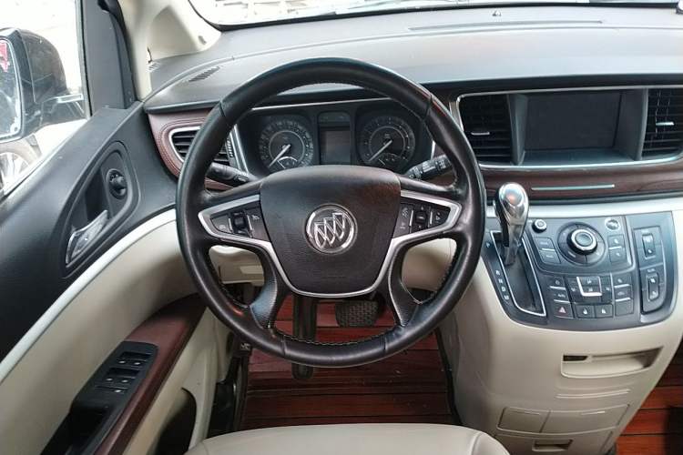 Used Buick GL8 2017 25S Luxury Version China V Standard Steering Wheel