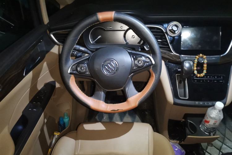 Used Buick GL8 2017 ES 28T Luxury Model China V Standard Steering Wheel