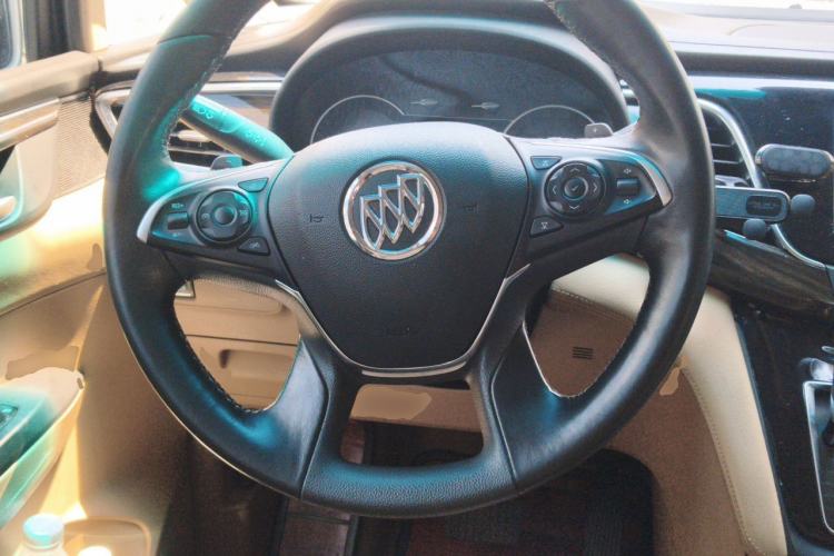 Used Buick GL8 2017 ES 28T Luxury Model China V Standard Steering Wheel