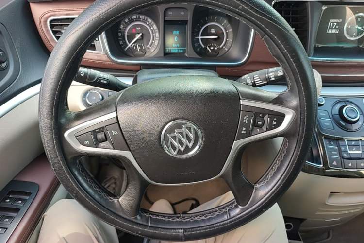 Used Buick GL8 2017 25S Prestige Version China V Standard Steering Wheel