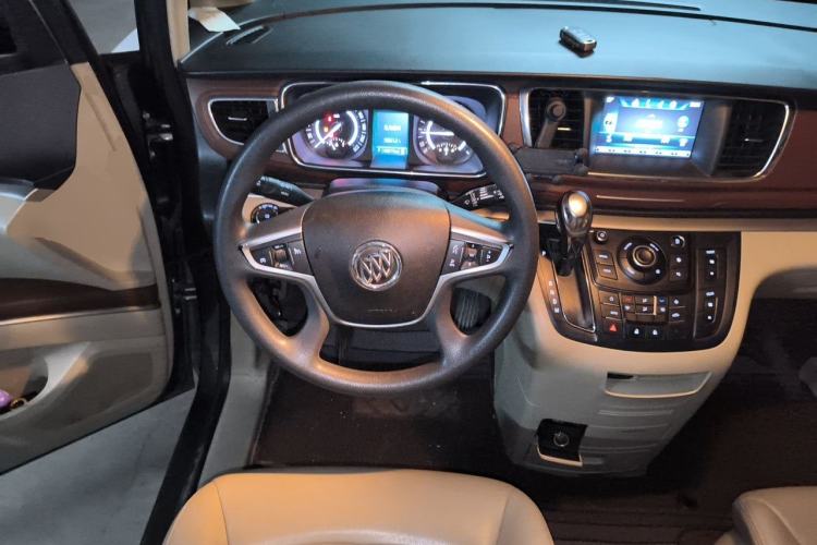 Used Buick GL8 2017 25S Comfort Version China V Standard Steering Wheel