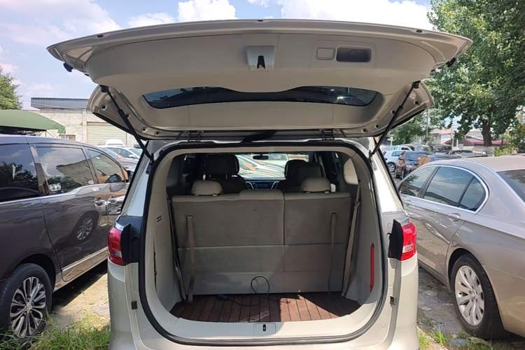 Used Buick GL8 2017 ES 28T Comfort Model China V Standard Trunk