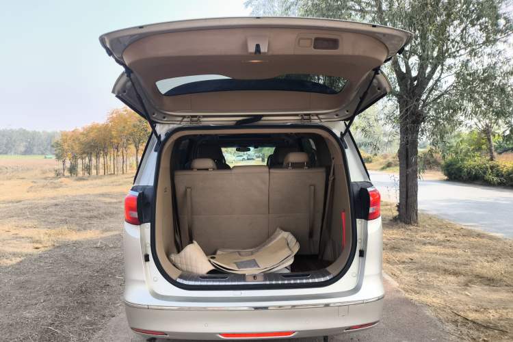Used Buick GL8 2017 ES 28T Premium Version China V Standard Trunk