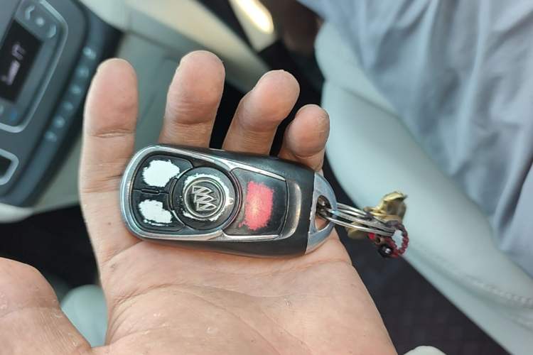 Used Buick GL8 2017 ES 28T Comfort Model China V Standard Vehicle Key