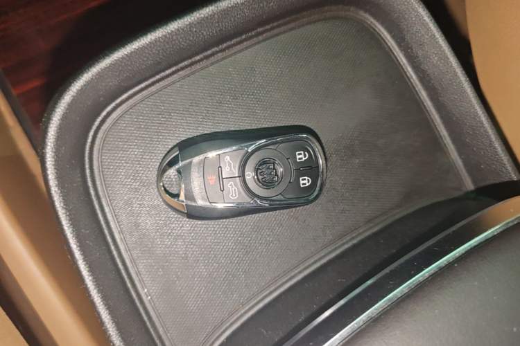 Used Buick GL8 2017 ES 28T Luxury Model China V Standard Vehicle Key