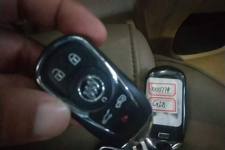 Used Buick GL8 2017 ES 28T Luxury Model China V Standard Vehicle Key