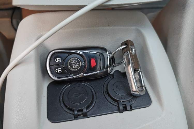 Used Buick GL8 2017 ES 28T Comfort Model China V Standard Vehicle Key