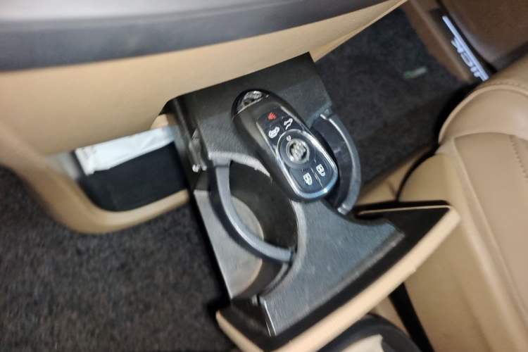 Used Buick GL8 2017 ES 28T Flagship Model China V Standard Vehicle Key