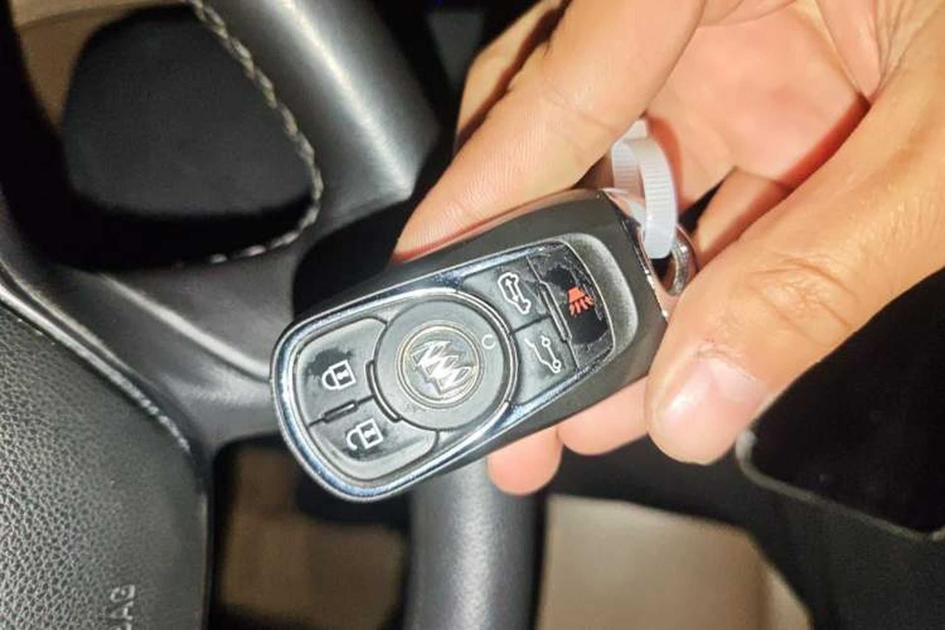 Used Buick GL8 2017 ES 28T Luxury Model China V Standard Vehicle Key