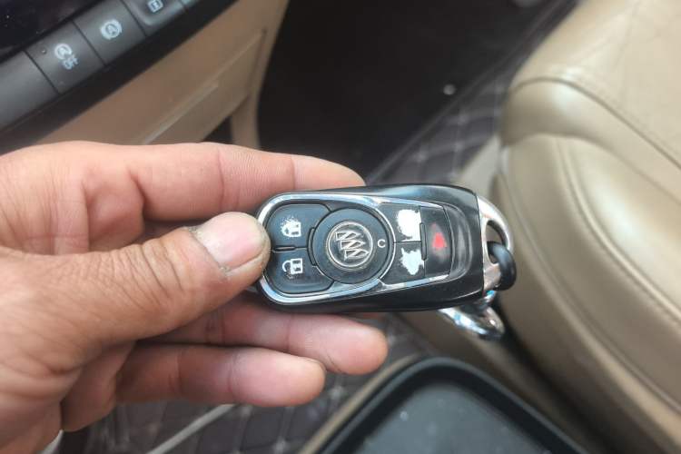 Used Buick GL8 2017 ES 28T Luxury Model China V Standard Vehicle Key