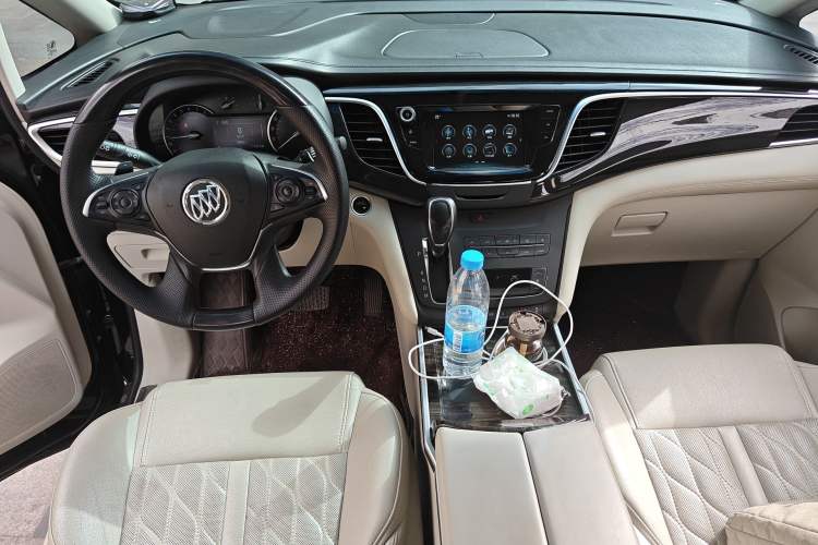 Used Buick GL8 2018 ES 28T Comfort Model China VI Standard Center Console