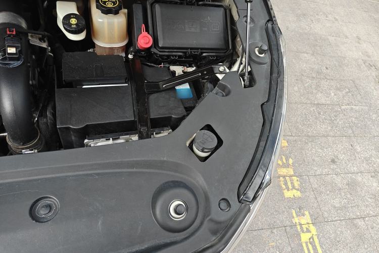 Used Buick GL8 2018 ES 28T Comfort Model China VI Standard Engine Bay Left