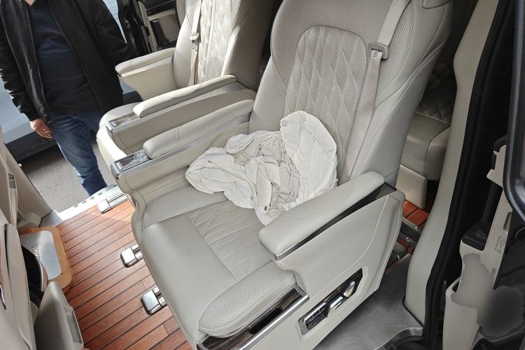 Used Buick GL8 2018 ES 28T Comfort Model China VI Standard Left Rear Seat