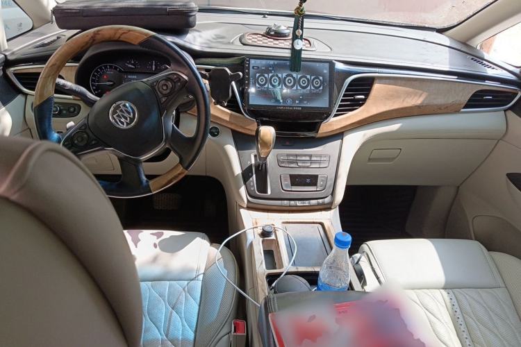 Used Buick GL8 2018 ES 28T Comfort Model China VI Standard Center Console