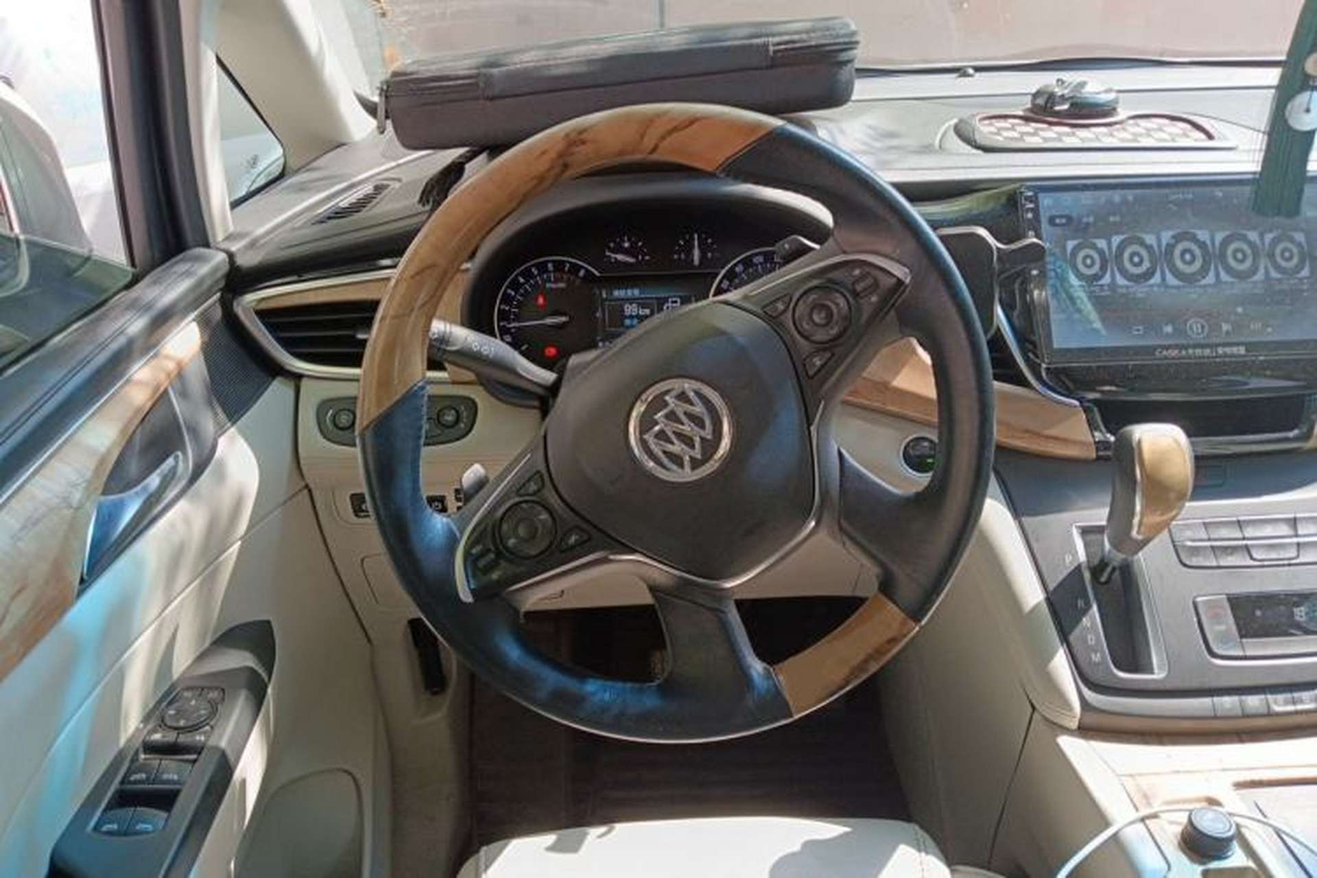 Used Buick GL8 2018 ES 28T Comfort Model China VI Standard Steering Wheel