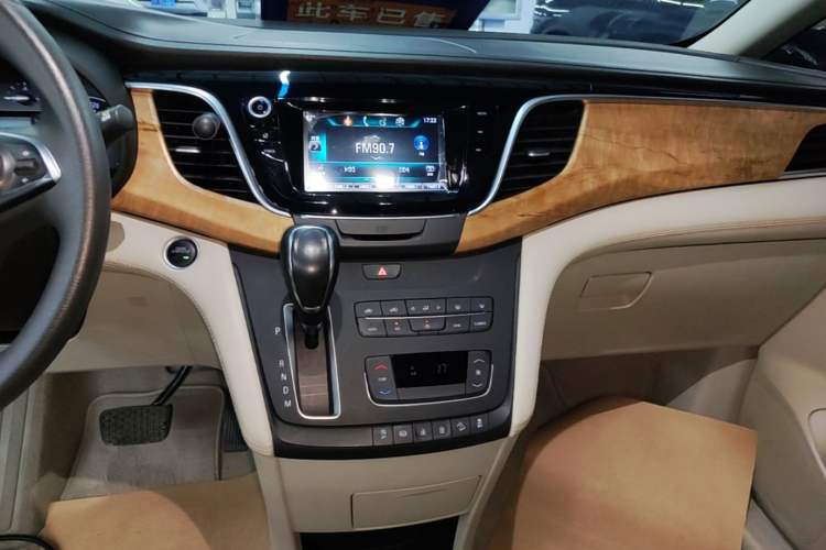 Used Buick GL8 2018 ES 28T Comfort Model China VI Standard Audio And AC Panel