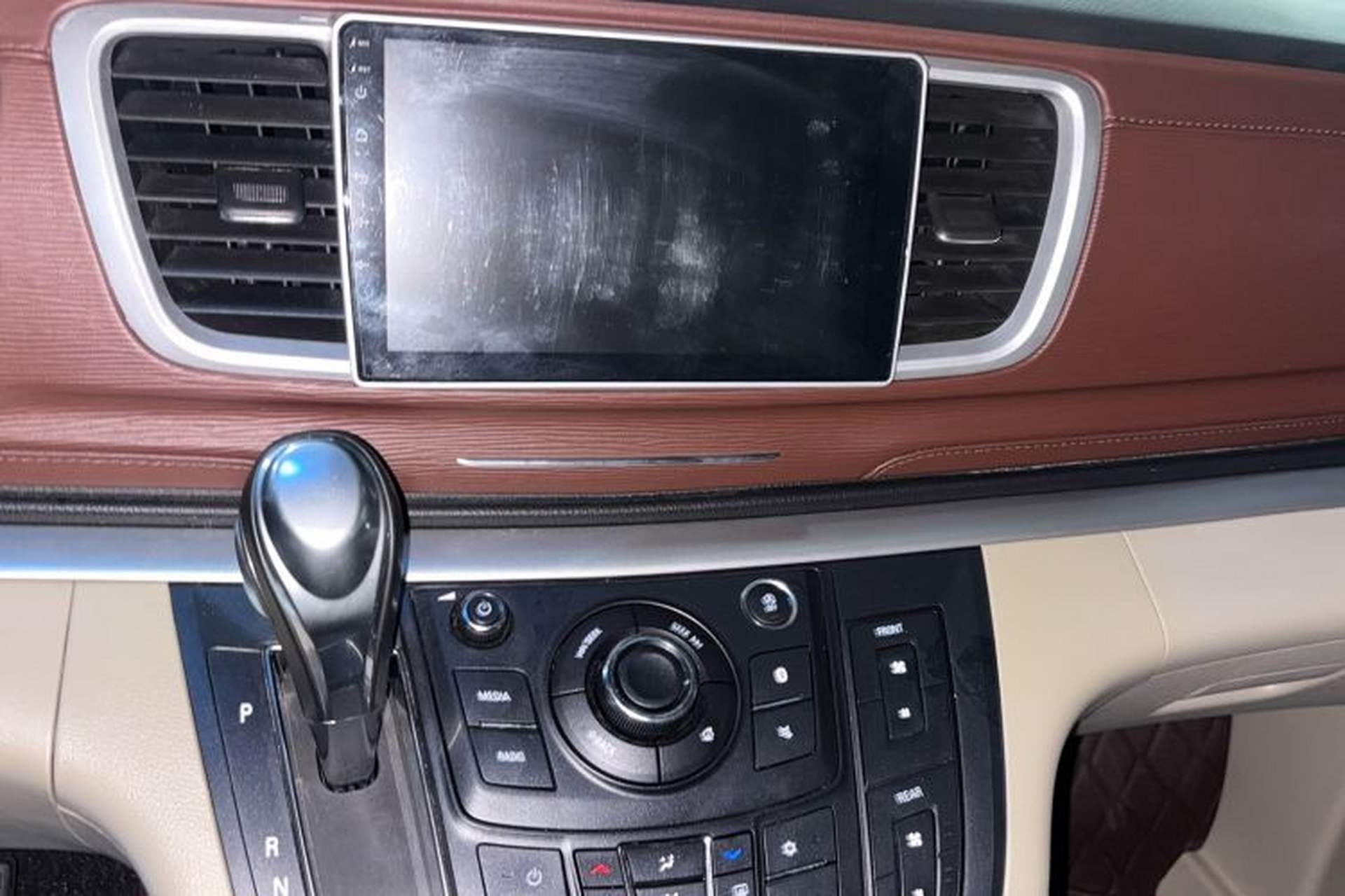 Used Buick GL8 2018 28T Comfort Model China VI Standard Audio And AC Panel