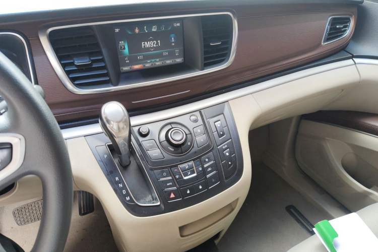 Used Buick GL8 2018 28T Comfort Model China VI Standard Audio And AC Panel