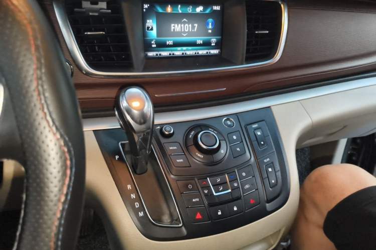 Used Buick GL8 2018 28T Comfort Model China VI Standard Audio And AC Panel