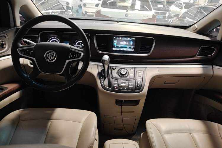 Used Buick GL8 2018 28T Luxury Model China VI Standard Audio And AC Panel
