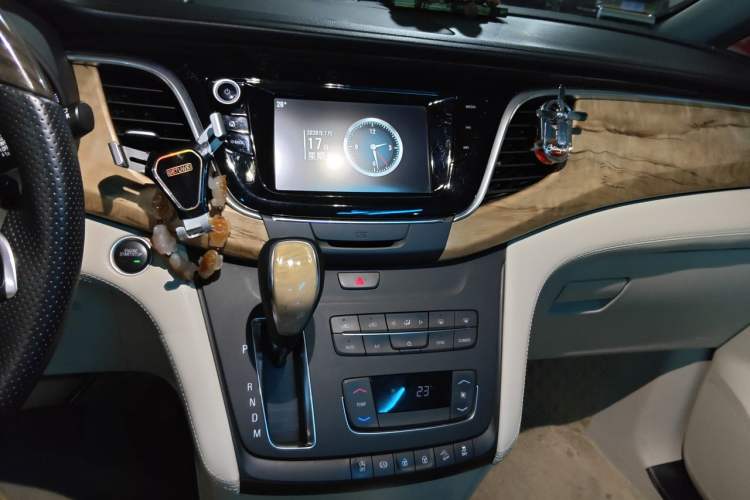 Used Buick GL8 2018 ES 28T Comfort Model China VI Standard Audio And AC Panel