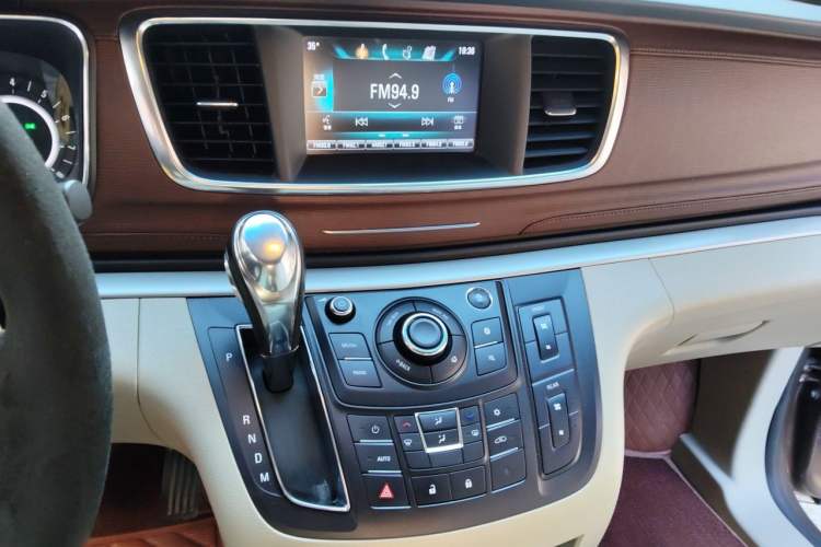 Used Buick GL8 2018 28T Luxury Model China VI Standard Audio And AC Panel