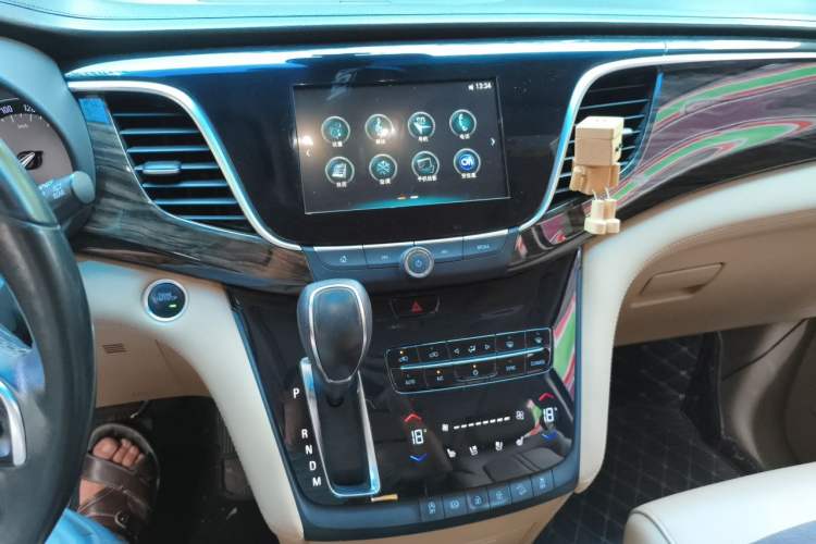 Used Buick GL8 2018 ES 28T Flagship Model China VI Standard Audio And AC Panel