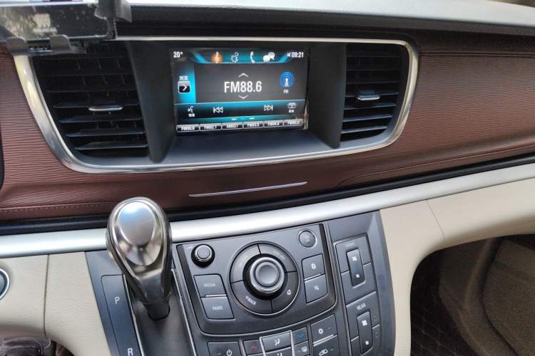 Used Buick GL8 2018 28T Luxury Model China VI Standard Audio And AC Panel