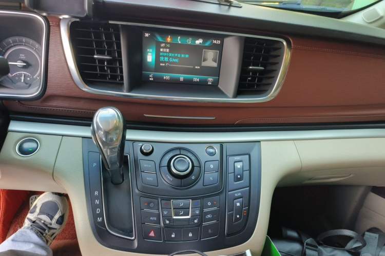 Used Buick GL8 2018 28T Prestige Version China VI Standard Audio And AC Panel