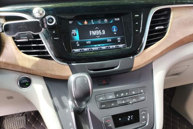 Used Buick GL8 2018 ES 28T Comfort Model China VI Standard Audio And AC Panel