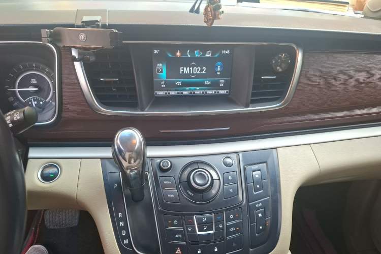Used Buick GL8 2018 28T Comfort Model China VI Standard Audio And AC Panel