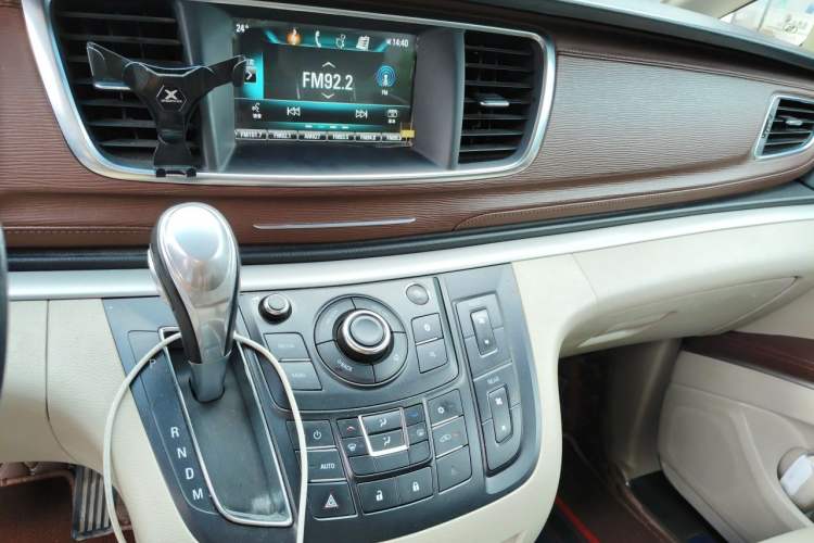 Used Buick GL8 2018 28T Luxury Model China VI Standard Audio And AC Panel
