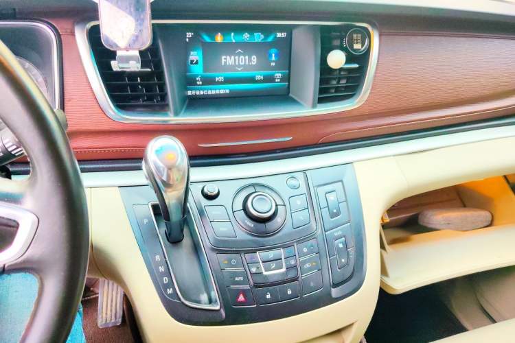 Used Buick GL8 2018 28T Luxury Model China VI Standard Audio And AC Panel