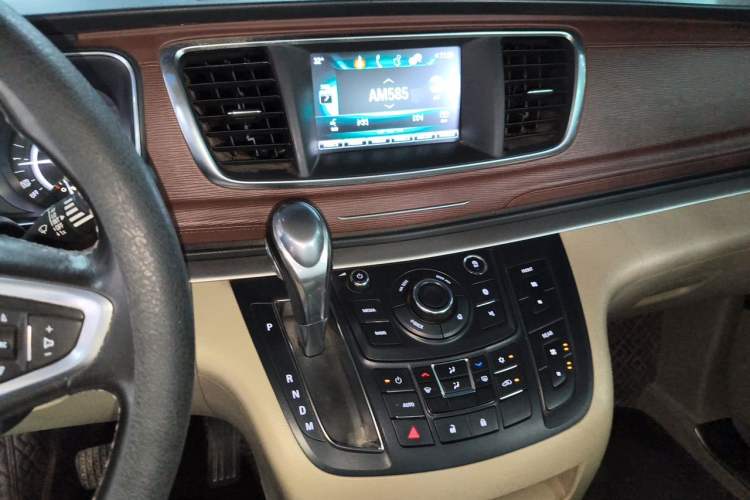 Used Buick GL8 2018 28T Luxury Model China VI Standard Audio And AC Panel