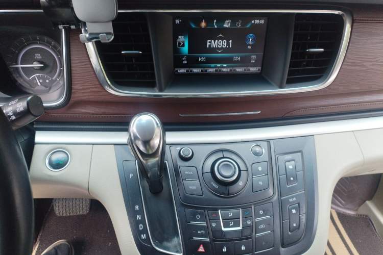 Used Buick GL8 2018 28T Luxury Model China VI Standard Audio And AC Panel