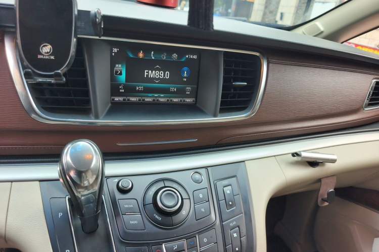 Used Buick GL8 2018 28T Comfort Model China VI Standard Audio And AC Panel