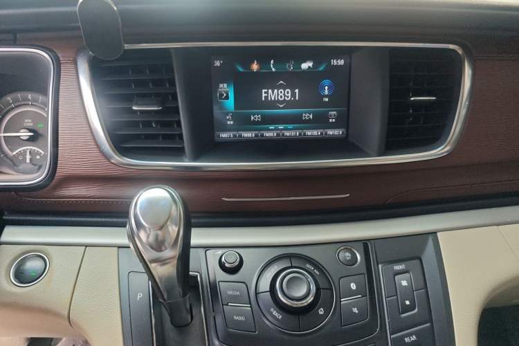Used Buick GL8 2018 28T Luxury Model China VI Standard Audio And AC Panel